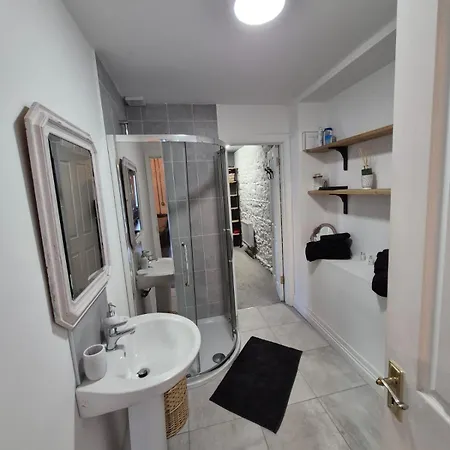 Mearescourt House 2* مولينجار